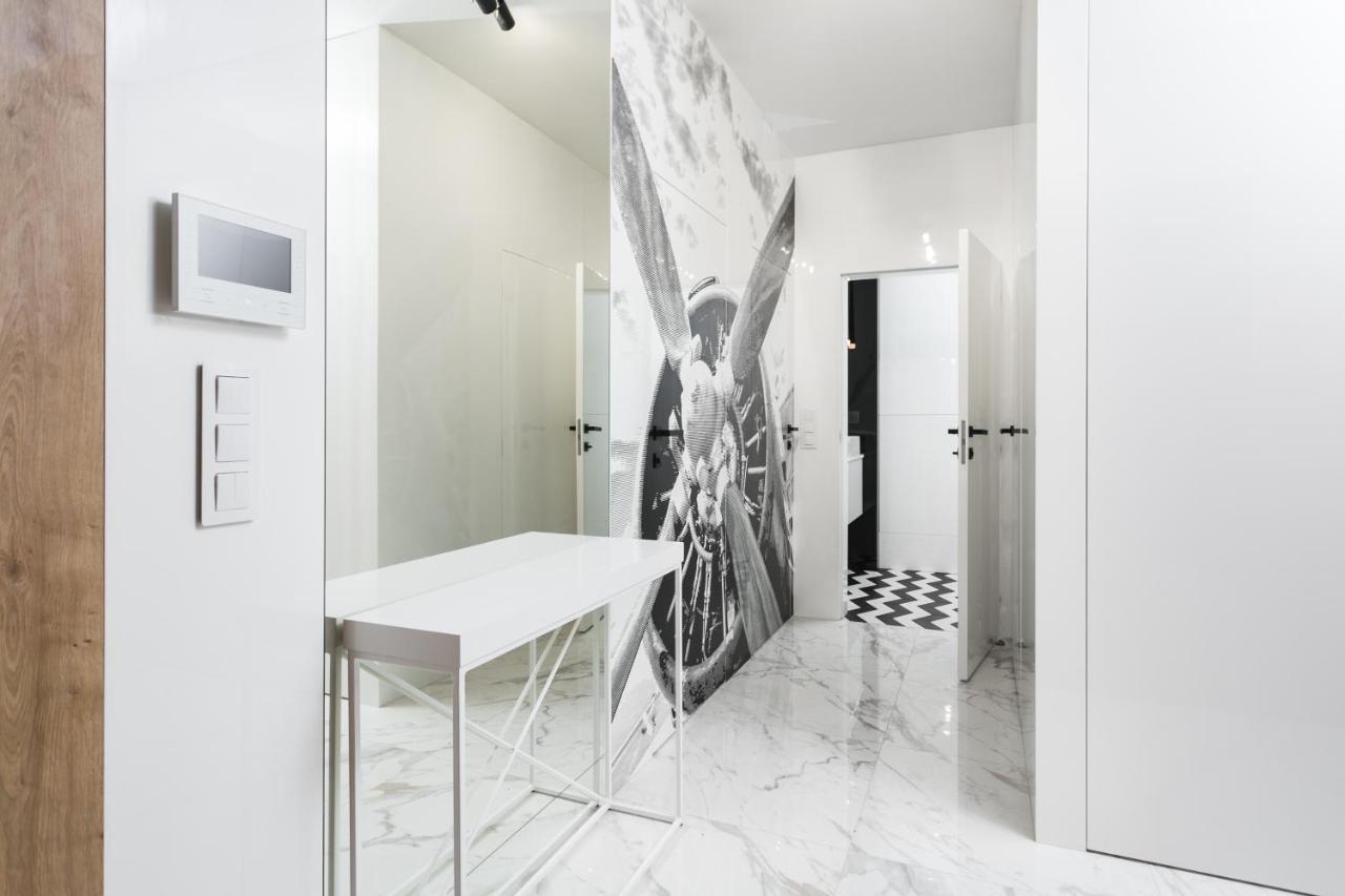 Luxury Apartments Mennica Residence - Golden Apartments - City Center ワルシャワ エクステリア 写真