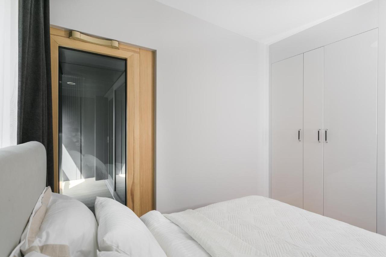 Luxury Apartments Mennica Residence - Golden Apartments - City Center ワルシャワ エクステリア 写真