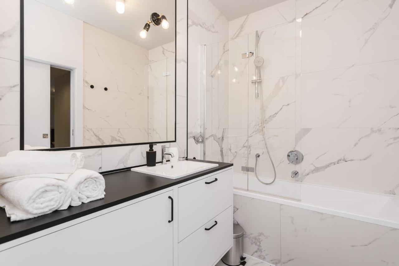 Luxury Apartments Mennica Residence - Golden Apartments - City Center ワルシャワ エクステリア 写真